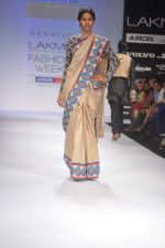Model walk the ramp for Debarun,Vaishali S show at Lakme Fashion Week Day 3 on 5th Aug 2012 (19).JPG