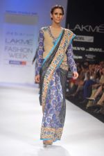 Model walk the ramp for Debarun,Vaishali S show at Lakme Fashion Week Day 3 on 5th Aug 2012 (32).JPG