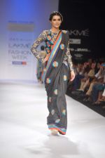 Model walk the ramp for Debarun,Vaishali S show at Lakme Fashion Week Day 3 on 5th Aug 2012 (44).JPG