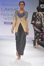 Model walk the ramp for Debarun,Vaishali S show at Lakme Fashion Week Day 3 on 5th Aug 2012 (47).JPG