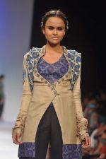 Model walk the ramp for Debarun,Vaishali S show at Lakme Fashion Week Day 3 on 5th Aug 2012 (50).JPG