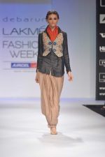 Model walk the ramp for Debarun,Vaishali S show at Lakme Fashion Week Day 3 on 5th Aug 2012 (51).JPG