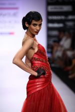 Model walk the ramp for Komal Sood, Pernia Qureshi show at Lakme Fashion Week Day 2 on 4th Aug 2012 (119).JPG