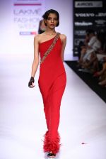 Model walk the ramp for Komal Sood, Pernia Qureshi show at Lakme Fashion Week Day 2 on 4th Aug 2012 (120).JPG