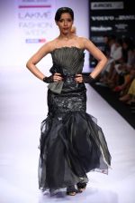 Model walk the ramp for Komal Sood, Pernia Qureshi show at Lakme Fashion Week Day 2 on 4th Aug 2012 (121).JPG