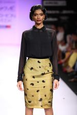 Model walk the ramp for Komal Sood, Pernia Qureshi show at Lakme Fashion Week Day 2 on 4th Aug 2012 (129).JPG