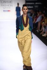 Model walk the ramp for Shift,Payal Khandwala,Roma Narsinghani show at Lakme Fashion Week Day 2 on 4th Aug 2012 (148).JPG