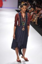 Model walk the ramp for Shruti Sancheti show at Lakme Fashion Week Day 3 on 5th Aug 2012 (23).JPG