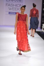 Model walk the ramp for Shruti Sancheti show at Lakme Fashion Week Day 3 on 5th Aug 2012 (24).JPG