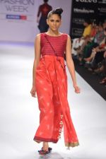Model walk the ramp for Shruti Sancheti show at Lakme Fashion Week Day 3 on 5th Aug 2012 (25).JPG