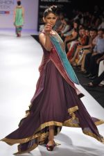 Model walk the ramp for Shruti Sancheti show at Lakme Fashion Week Day 3 on 5th Aug 2012 (29).JPG