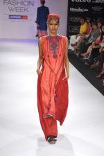Model walk the ramp for Shruti Sancheti show at Lakme Fashion Week Day 3 on 5th Aug 2012 (32).JPG