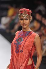 Model walk the ramp for Shruti Sancheti show at Lakme Fashion Week Day 3 on 5th Aug 2012 (33).JPG