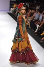 Model walk the ramp for Shruti Sancheti show at Lakme Fashion Week Day 3 on 5th Aug 2012 (37).JPG