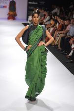 Model walk the ramp for Shruti Sancheti show at Lakme Fashion Week Day 3 on 5th Aug 2012 (39).JPG