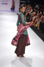 Model walk the ramp for Shruti Sancheti show at Lakme Fashion Week Day 3 on 5th Aug 2012 (4).JPG