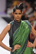 Model walk the ramp for Shruti Sancheti show at Lakme Fashion Week Day 3 on 5th Aug 2012 (40).JPG