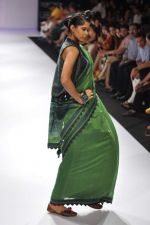 Model walk the ramp for Shruti Sancheti show at Lakme Fashion Week Day 3 on 5th Aug 2012 (41).JPG