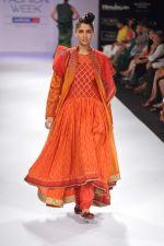 Model walk the ramp for Shruti Sancheti show at Lakme Fashion Week Day 3 on 5th Aug 2012 (42).JPG