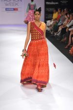 Model walk the ramp for Shruti Sancheti show at Lakme Fashion Week Day 3 on 5th Aug 2012 (7).JPG