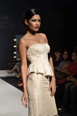 Model walk the ramp for Sonakshi Raaj Talent Box show at Lakme Fashion Week Day 2 on 4th Aug 2012 (15).JPG