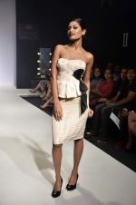 Model walk the ramp for Sonakshi Raaj Talent Box show at Lakme Fashion Week Day 2 on 4th Aug 2012 (18).JPG