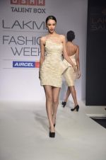 Model walk the ramp for Sonakshi Raaj Talent Box show at Lakme Fashion Week Day 2 on 4th Aug 2012 (21).JPG