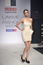 Model walk the ramp for Sonakshi Raaj Talent Box show at Lakme Fashion Week Day 2 on 4th Aug 2012 (28).JPG