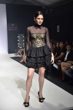 Model walk the ramp for Sonakshi Raaj Talent Box show at Lakme Fashion Week Day 2 on 4th Aug 2012 (38).JPG