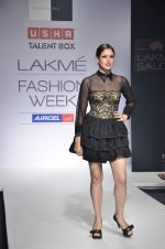 Model walk the ramp for Sonakshi Raaj Talent Box show at Lakme Fashion Week Day 2 on 4th Aug 2012 (40).JPG