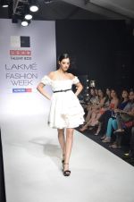 Model walk the ramp for Sonakshi Raaj Talent Box show at Lakme Fashion Week Day 2 on 4th Aug 2012 (49).JPG