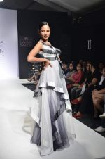 Model walk the ramp for Sonakshi Raaj Talent Box show at Lakme Fashion Week Day 2 on 4th Aug 2012 (62).JPG