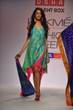 Model walk the ramp for Talent Box Swati Jain and Rivaayat show at Lakme Fashion Week Day 3 on 5th Aug 2012 (15).JPG