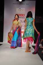 Model walk the ramp for Talent Box Swati Jain and Rivaayat show at Lakme Fashion Week Day 3 on 5th Aug 2012 (18).JPG