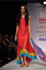 Model walk the ramp for Talent Box Swati Jain and Rivaayat show at Lakme Fashion Week Day 3 on 5th Aug 2012 (23).JPG
