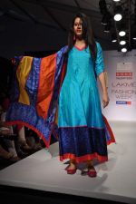 Model walk the ramp for Talent Box Swati Jain and Rivaayat show at Lakme Fashion Week Day 3 on 5th Aug 2012 (36).JPG