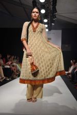Model walk the ramp for Talent Box Swati Jain and Rivaayat show at Lakme Fashion Week Day 3 on 5th Aug 2012 (65).JPG