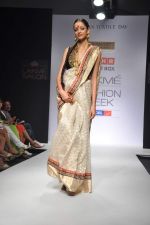Model walk the ramp for Talent Box Swati Jain and Rivaayat show at Lakme Fashion Week Day 3 on 5th Aug 2012 (83).JPG