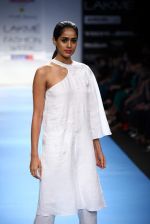 Model walk the ramp for Wendell Rodericks show at Lakme Fashion Week Day 2 on 4th Aug 2012 (29).JPG