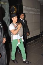 Aamir Khan snapped with baby Azad on 5th Aug 2012 (28).JPG