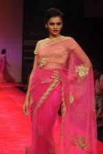 Model walk the ramp for Bhairavi Jaikishan show at Lakme Fashion Week Day 4 on 6th Aug 2012 (29681112).JPG