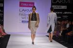 Model walk the ramp for Nishka Lulla show at LFW 2012 Day 5 in Grand Hyatt on 7th Aug 2012 (26).JPG