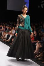 Model walk the ramp for Prashant Chauhan show at LFW 2012 Day 5 in Grand Hyatt on 7th Aug 2012 (32).JPG