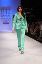 Model walk the ramp for Sailex show at Lakme Fashion Week 2012 Day 5 in Grand Hyatt on 7th Aug 2012 (32).JPG