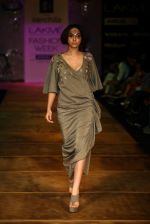 Model walk the ramp for Sanchita Ajjampur show at Lakme Fashion Week Day 4 on 6th Aug 2 (34).JPG