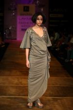 Model walk the ramp for Sanchita Ajjampur show at Lakme Fashion Week Day 4 on 6th Aug 2 (35).JPG