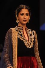 Model walk the ramp for Shyamal Bhumika show at Lakme Fashion Week Day 4 on 6th Aug 2012 (36).JPG