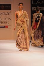 Model walk the ramp for Shyamal Bhumika show at Lakme Fashion Week Day 4 on 6th Aug 2012 (37).JPG