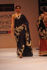 Model walk the ramp for Shyamal Bhumika show at Lakme Fashion Week Day 4 on 6th Aug 2012 (4).JPG