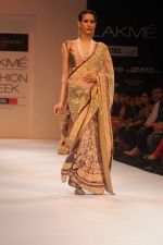 Model walk the ramp for Shyamal Bhumika show at Lakme Fashion Week Day 4 on 6th Aug 2012 (40).JPG